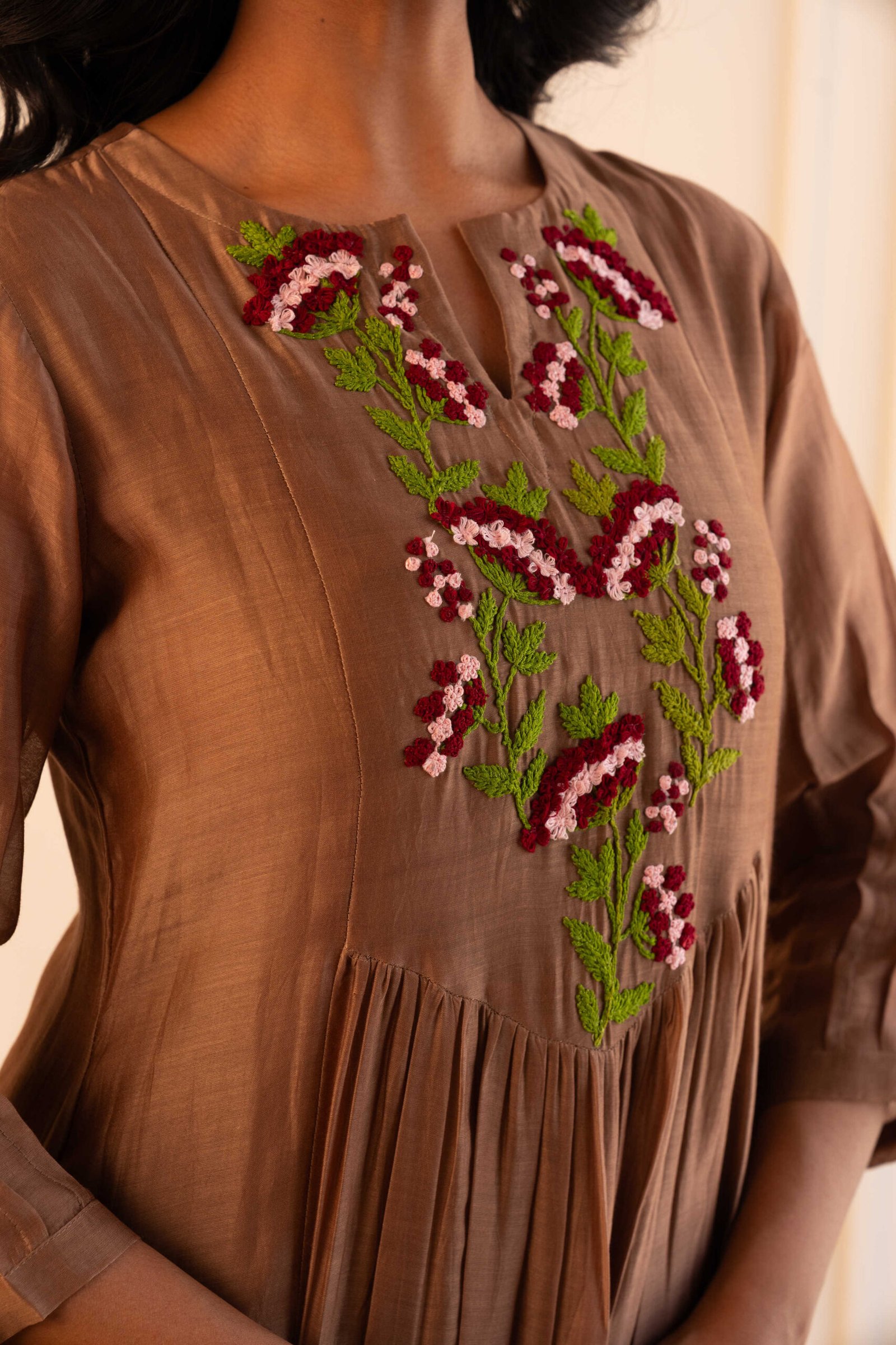 Gulabik Kiana Kurta Pant Set – Beige