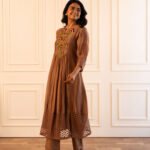 Gulabik Kiana Kurta Pant Set – Beige