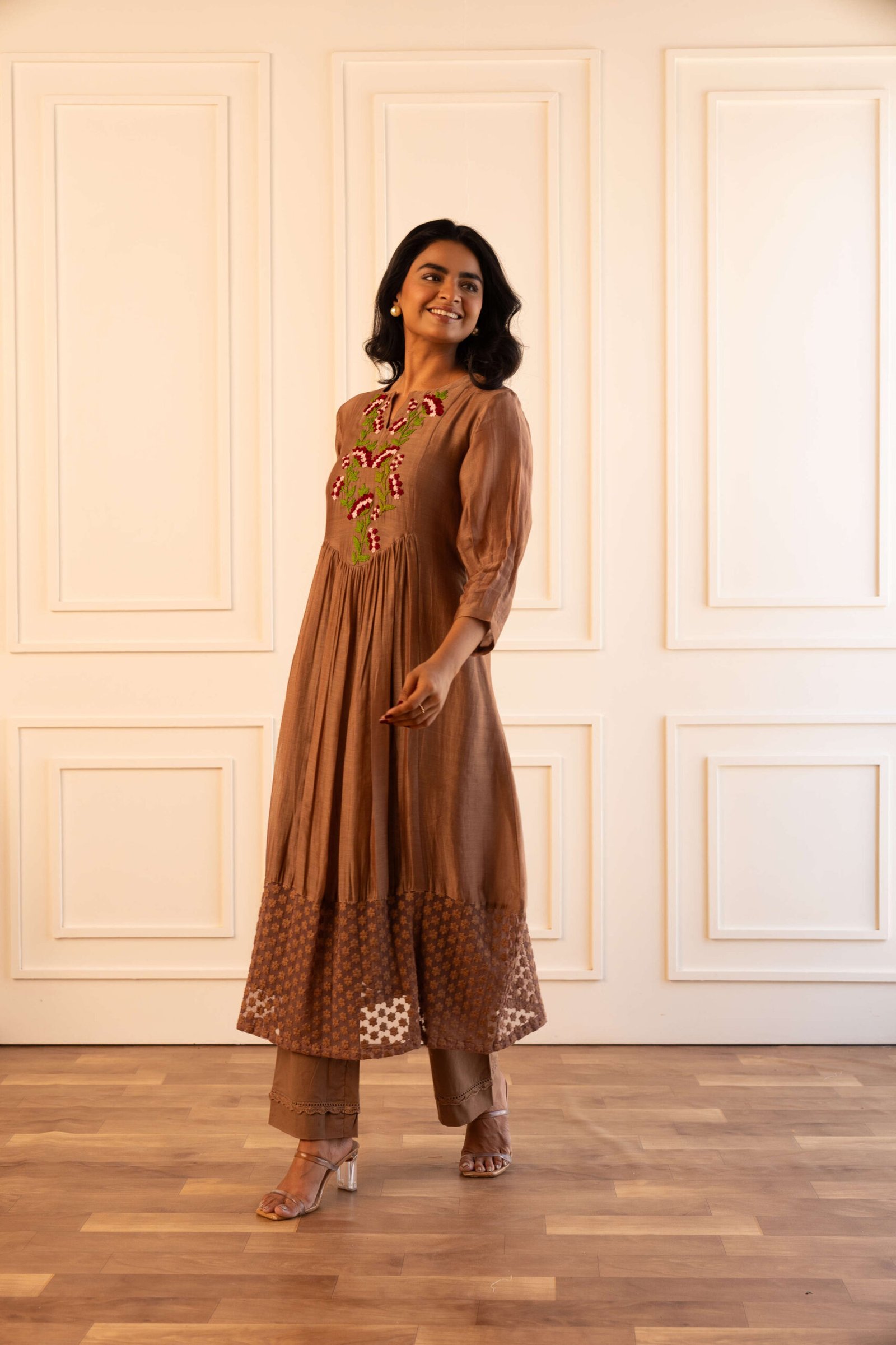 Gulabik Kiana Kurta Pant Set – Beige