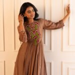 Gulabik Kiana Kurta Pant Set – Beige