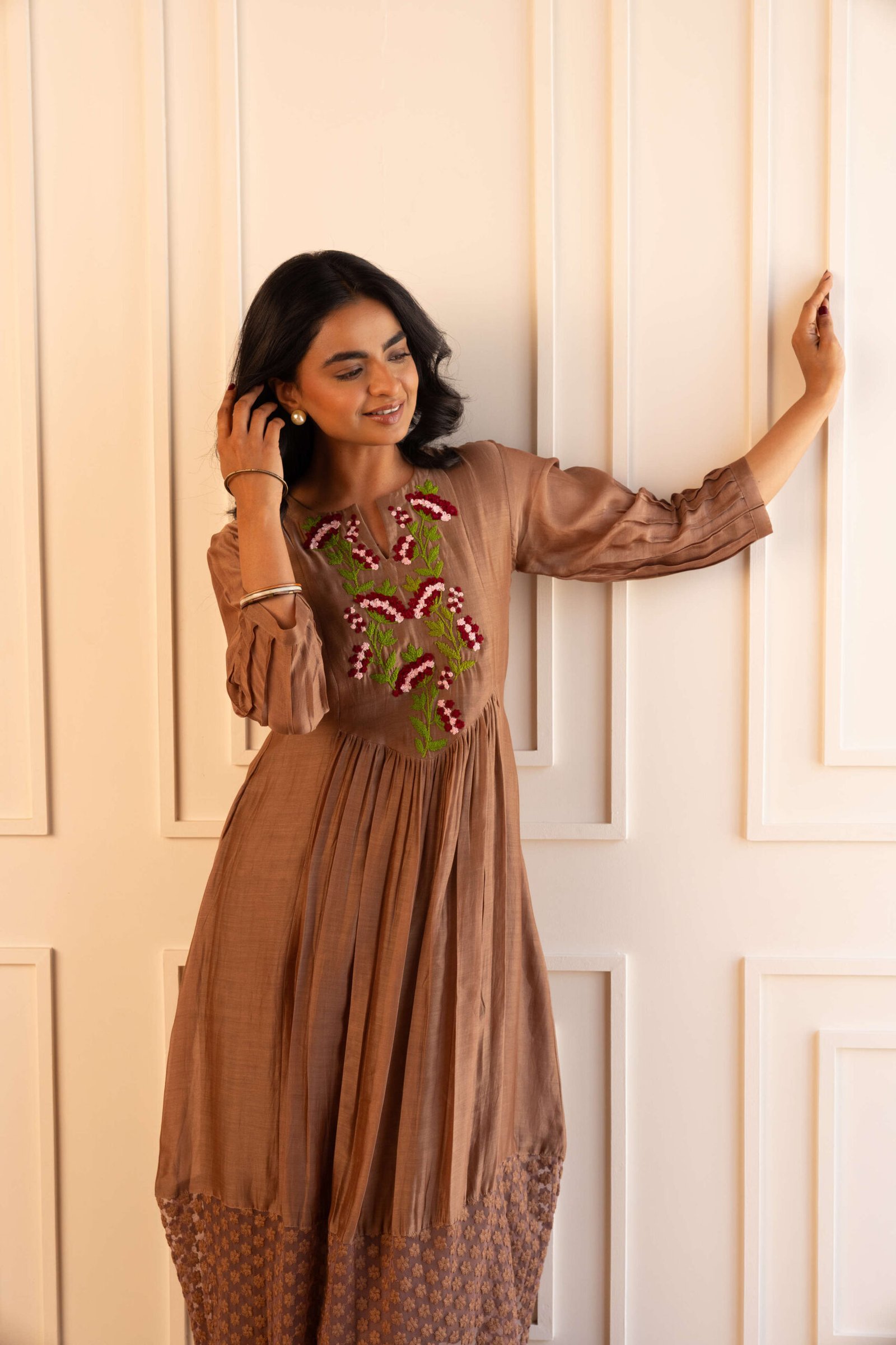 Gulabik Kiana Kurta Pant Set – Beige