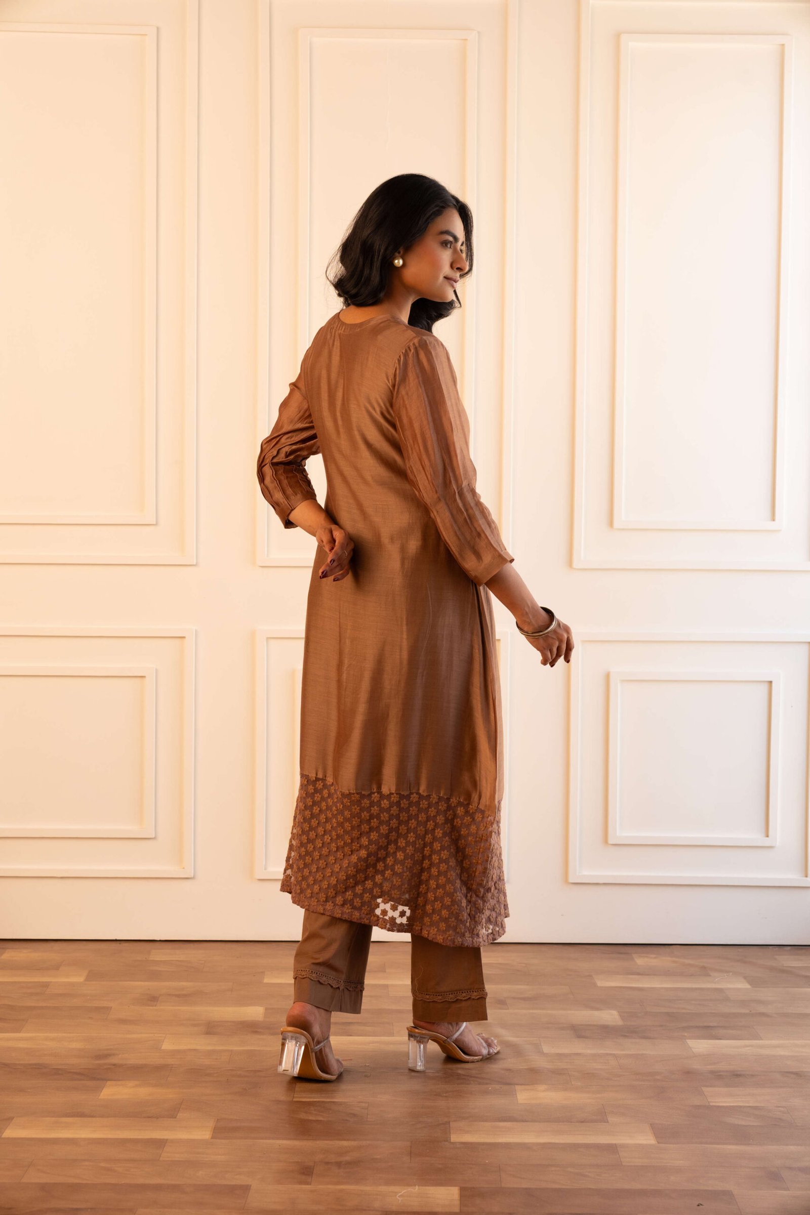 Gulabik Kiana Kurta Pant Set – Beige