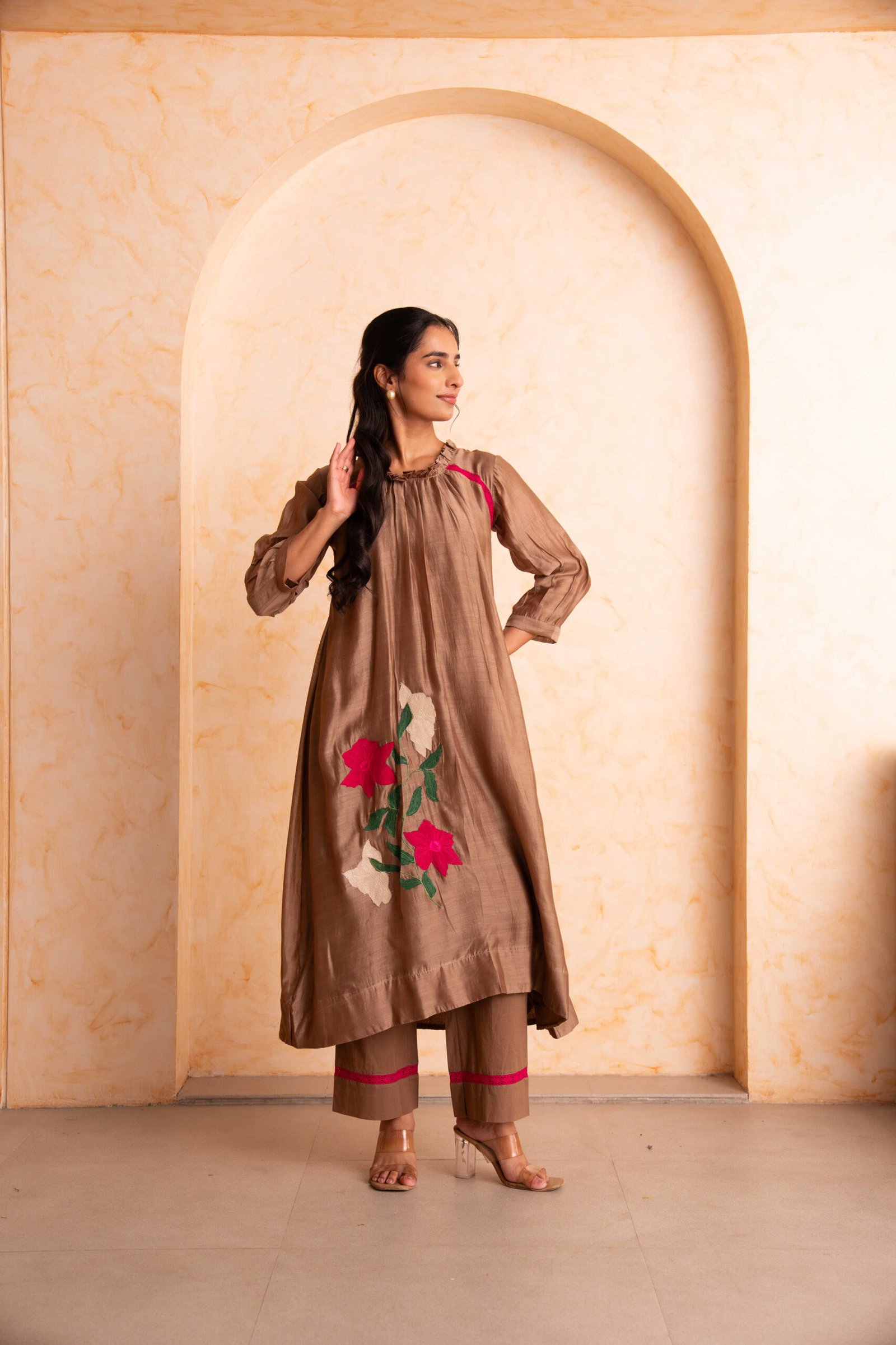 Gulabik Shubha Kurta Pant Set - Beige
