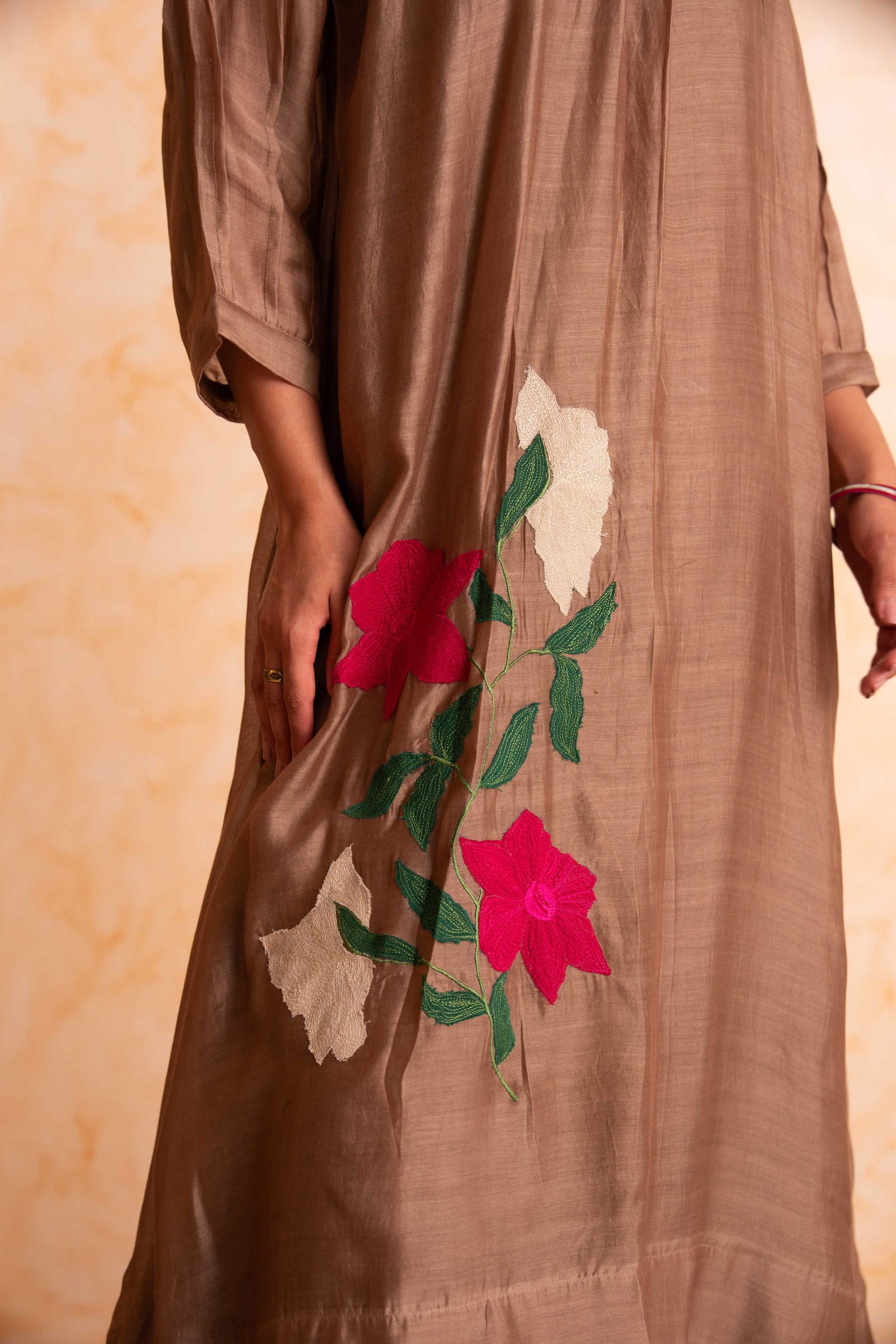 Gulabik Shubha Kurta Pant Set - Beige