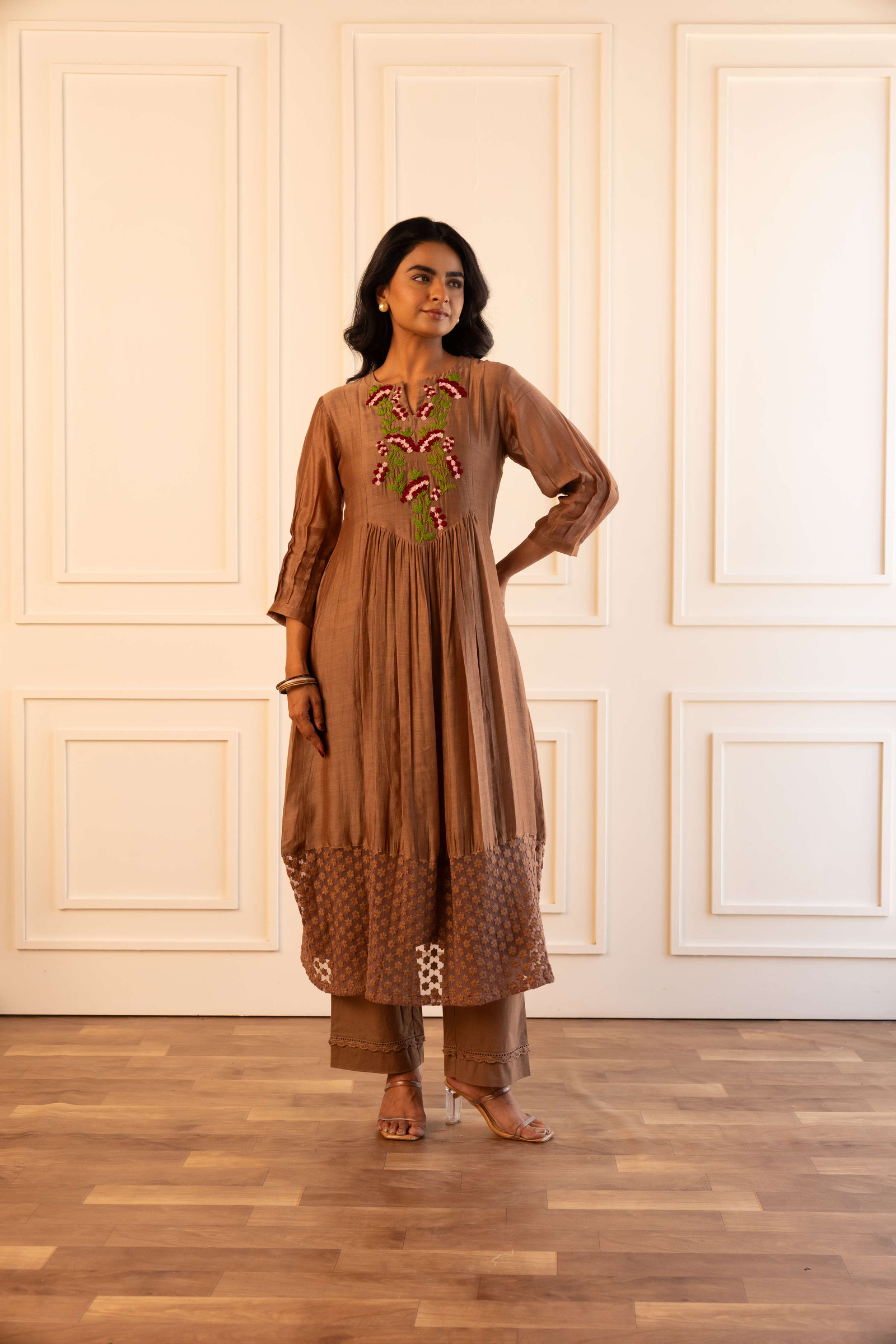 Gulabik Kiana Kurta Pant Set – Beige